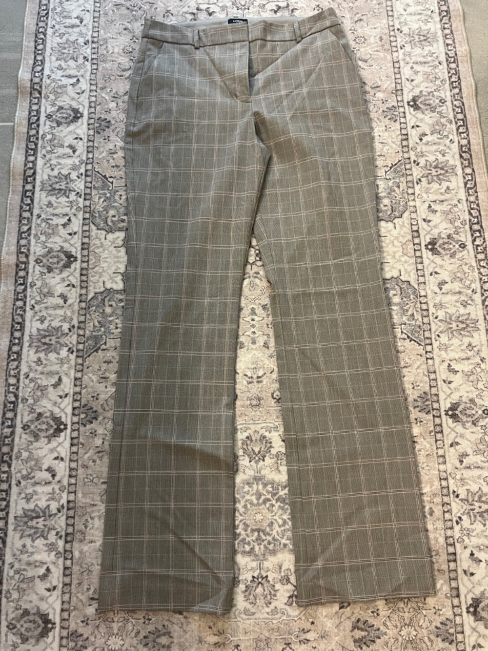Express Women’s Plaid Dress Pants in Gray and Taupe. Size 6 regular.